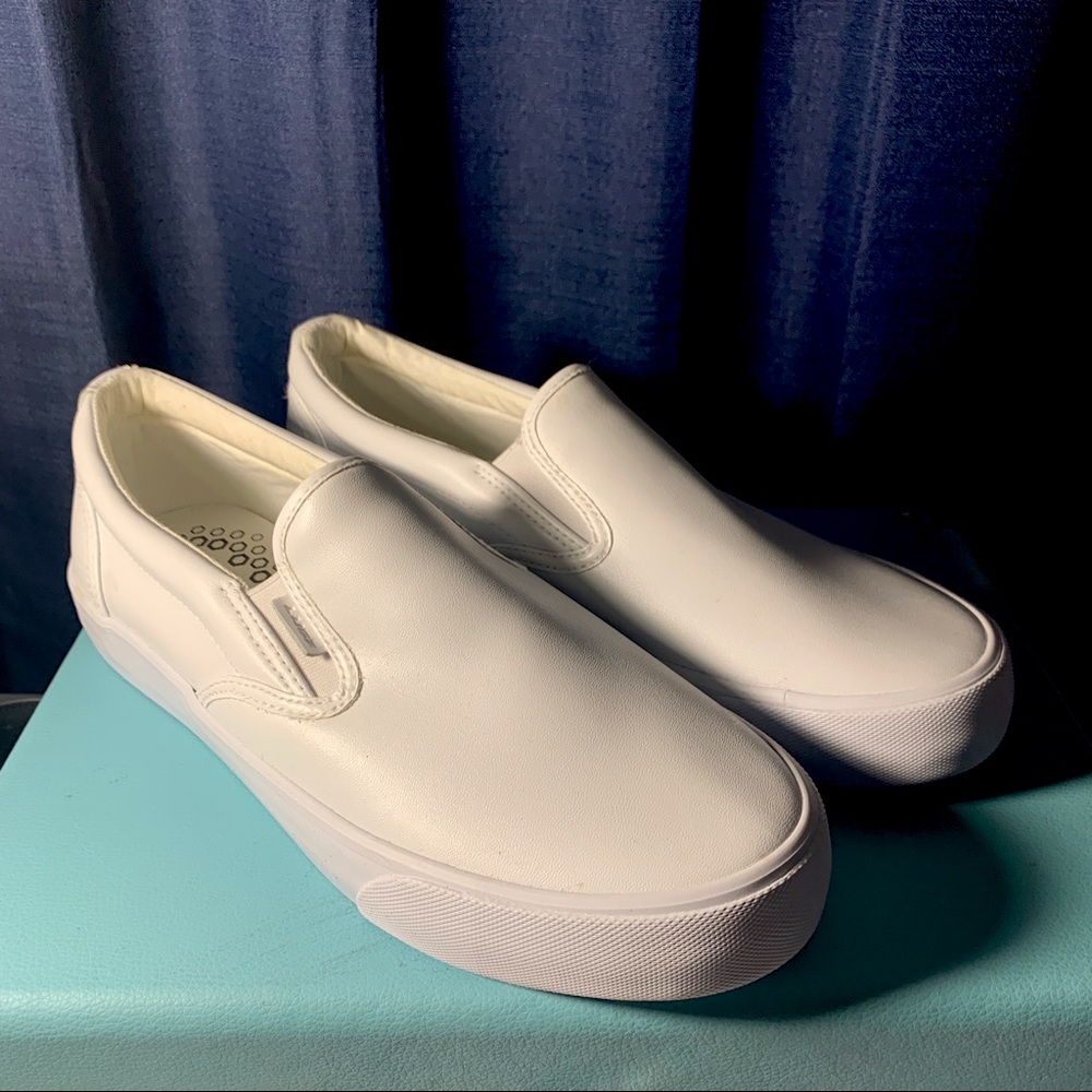 White Lugz size 10 never worn slip on sneakers